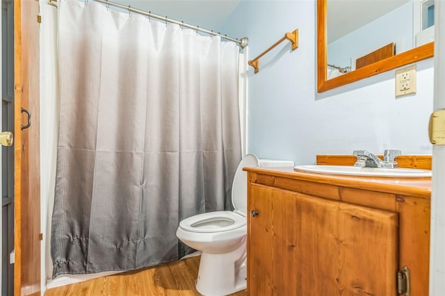 526 Kings Creek Cir, Steinhatchee, FL 32359 - full bathroom featuring toilet, a shower with curtain, wood finished floors, and vanity