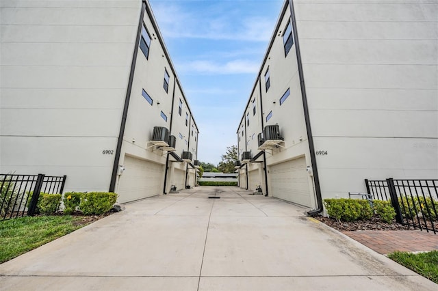6904 S Macdill Ave Unit 1, Tampa, FL 33611 - view of concrete driveway