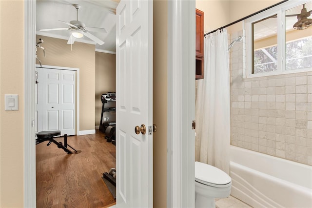 bathroom with crown molding, shower / tub combo with curtain, wood finished floors, toilet, and a ceiling fan