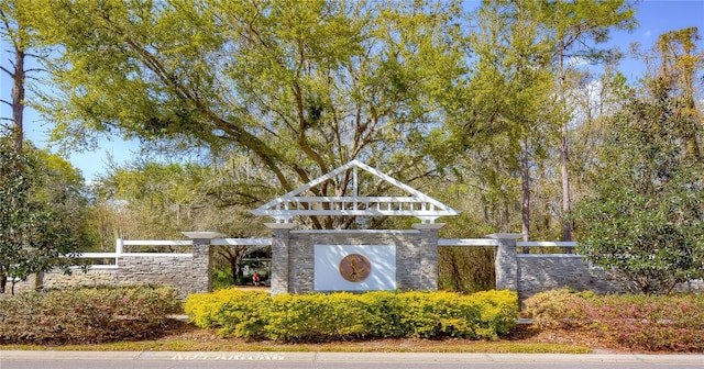 view of community / neighborhood sign