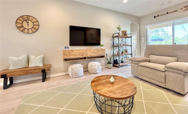 living area featuring recessed lighting, baseboards, and wood finished floors