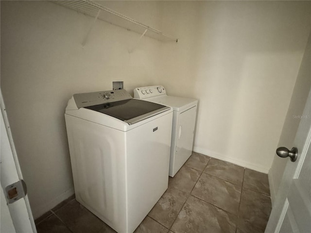 2731 Hampton Green Ln, Brandon, FL 33511 - laundry room featuring washer and clothes dryer and tile patterned flooring