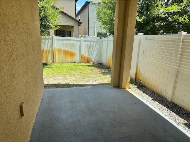 2731 Hampton Green Ln, Brandon, FL 33511 - fenced backyard with a patio area