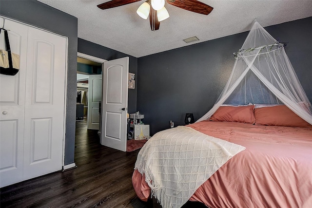 8497 137th St, Seminole, FL 33776 - bedroom with visible vents, a textured ceiling, dark wood finished floors, and a ceiling fan