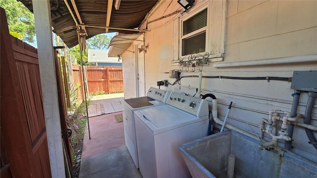 342 N 40th St N, Saint Petersburg, FL 33713 - laundry area with laundry area, a sink, and independent washer and dryer