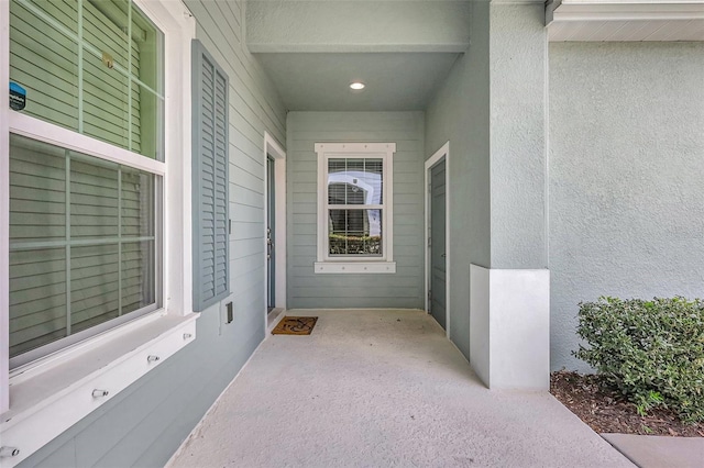 view of exterior entry with stucco siding