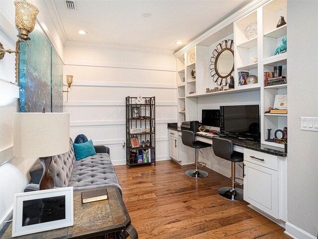 office area featuring visible vents, wood finished floors, built in study area, ornamental molding, and recessed lighting