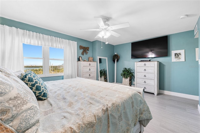 bedroom featuring baseboards and a ceiling fan