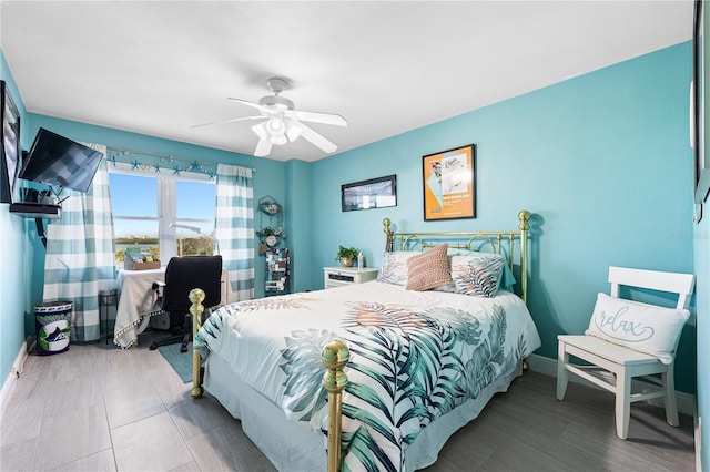bedroom featuring baseboards and a ceiling fan