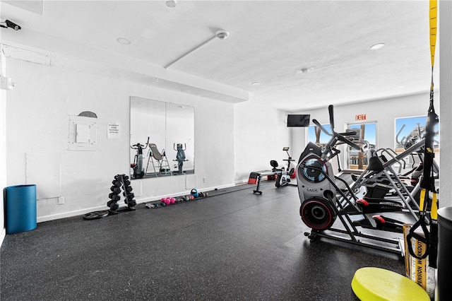 exercise room with recessed lighting and baseboards