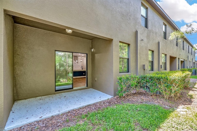 entrance to property with stucco siding