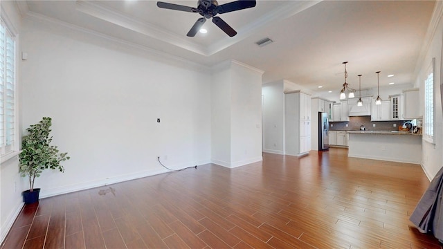 3615 S Church Ave, Tampa, FL 33629 - unfurnished living room with a ceiling fan, wood finished floors, baseboards, ornamental molding, and recessed lighting