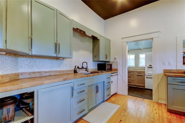 6341 Discovery Ln, Land O Lakes, FL 34638 - kitchen featuring butcher block countertops, backsplash, light wood finished floors, a sink, and dishwasher