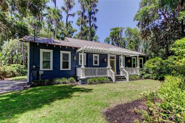 6341 Discovery Ln, Land O Lakes, FL 34638 - single story home featuring covered porch, a front yard, and metal roof