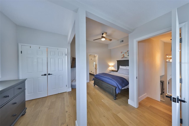 945 Bunker View Dr, Apollo Beach, FL 33572 - bedroom featuring visible vents, light wood-style floors, ceiling fan, and a closet