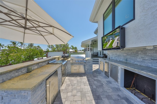 945 Bunker View Dr, Apollo Beach, FL 33572 - view of patio / terrace with an outdoor kitchen, a sink, and a grill