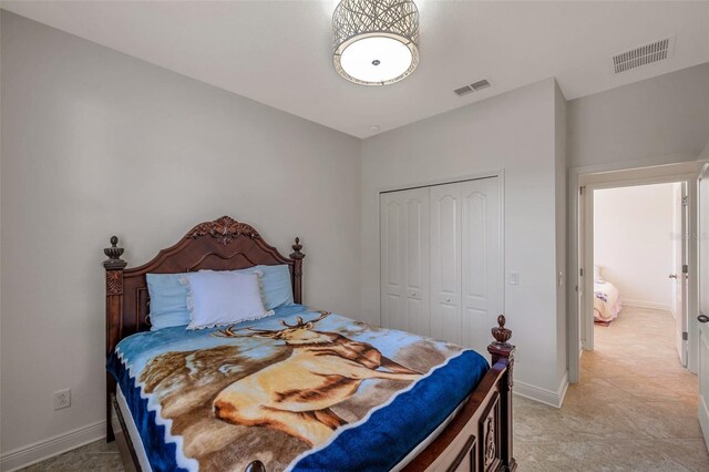 bedroom featuring baseboards, a closet, and visible vents