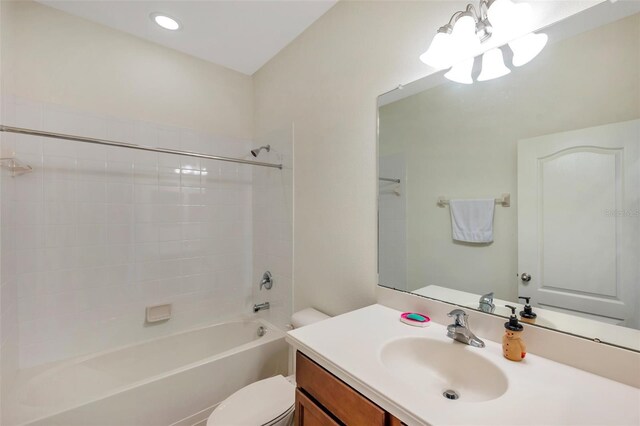 full bath with vanity, bathtub / shower combination, a notable chandelier, and toilet