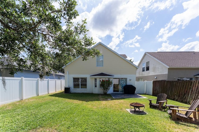 5607 Tanagergrove Way, Lithia, FL 33547 - back of property with a lawn, stucco siding, a fenced backyard, and an outdoor fire pit