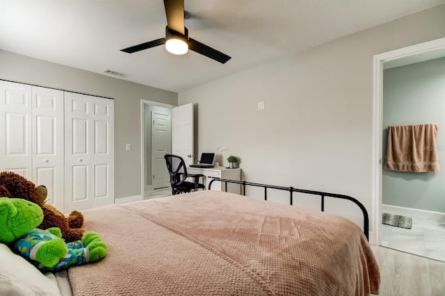 bedroom with baseboards, visible vents, ceiling fan, and a closet