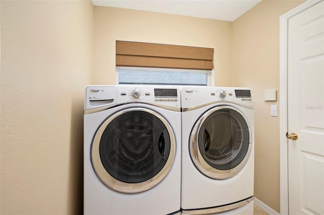 3023 Bent Creek Dr, Valrico, FL 33596 - laundry area with separate washer and dryer and baseboards