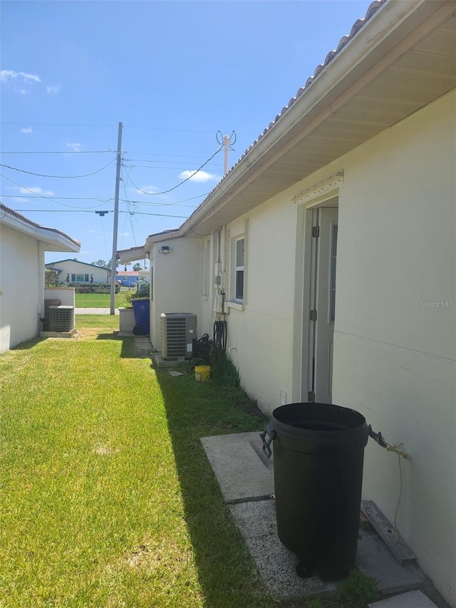 5105 Bonito Dr, New Port Richey, FL 34652 - view of yard featuring cooling unit