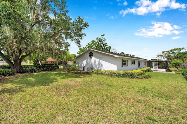 424 Forest Glen Ave, Lakeland, FL 33813 - view of yard featuring a sunroom