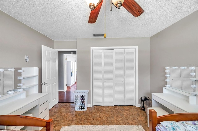 424 Forest Glen Ave, Lakeland, FL 33813 - carpeted bedroom featuring a closet and ceiling fan