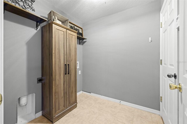 walk in closet featuring light tile patterned floors