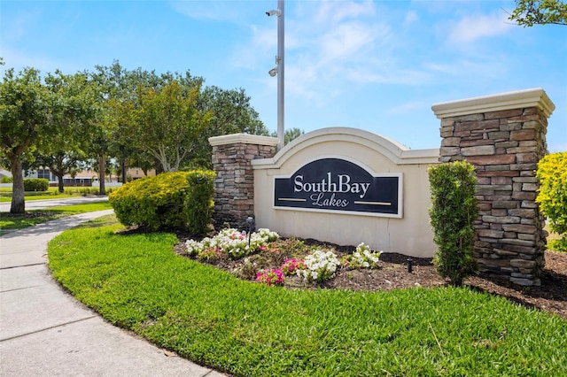 view of community / neighborhood sign