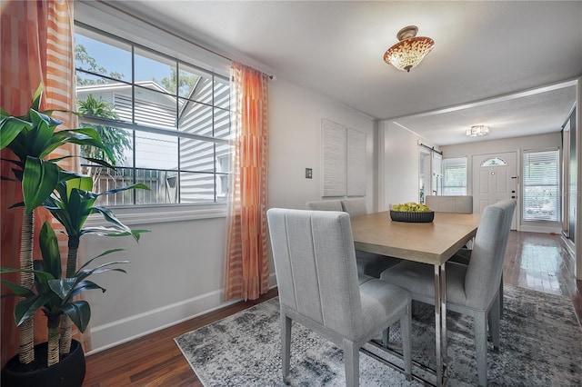 1211 E Park Cir, Tampa, FL 33604 - dining space featuring wood finished floors and baseboards