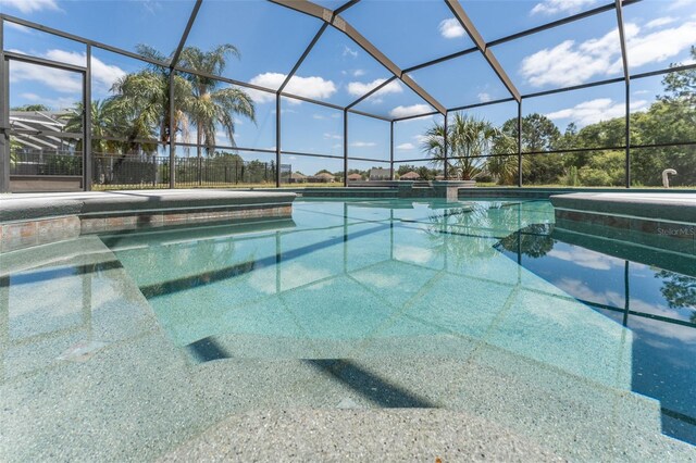 outdoor pool featuring a lanai and a jacuzzi