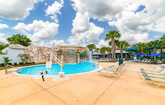 view of swimming pool