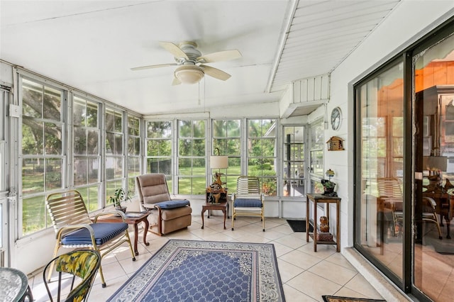 sunroom / solarium with ceiling fan