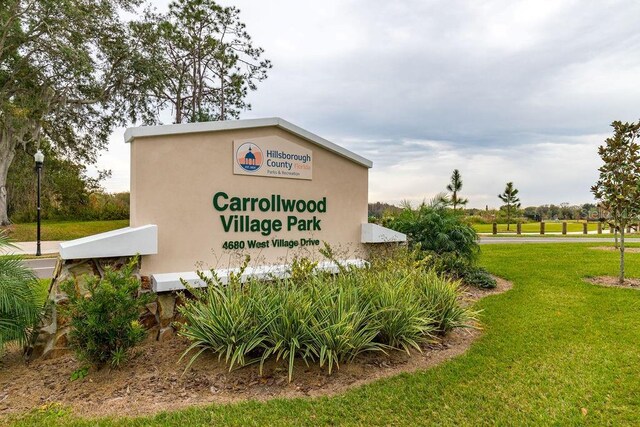 community sign with a lawn