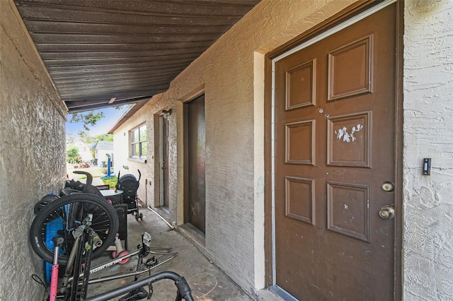 property entrance featuring stucco siding