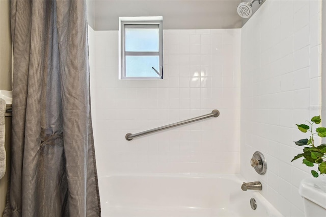 4940 Rosedale Ln, Holiday, FL 34690 - full bath featuring shower / bathtub combination with curtain