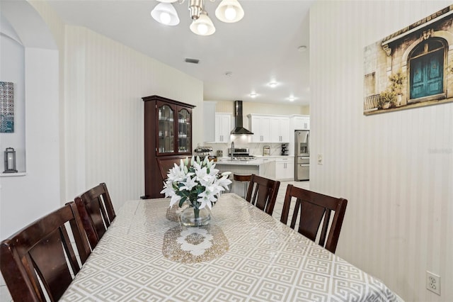19129 Lake Audubon Dr, Tampa, FL 33647 - dining area featuring visible vents, a notable chandelier, and wallpapered walls
