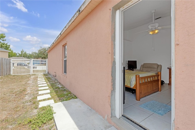 4617 Horseshoe Pick Ln, Valrico, FL 33594 - view of side of home featuring fence and stucco siding