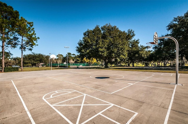 833 Lakeside Ter, Palm Harbor, FL 34683 - view of sport court with community basketball court