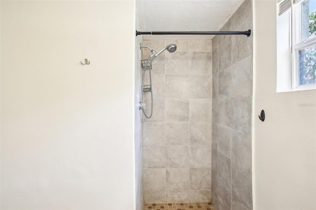 full bathroom featuring tiled shower