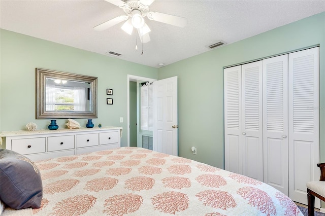bedroom featuring visible vents, ceiling fan, and a closet