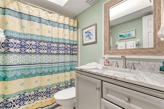bathroom featuring toilet, visible vents, curtained shower, and vanity