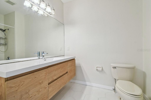 full bathroom featuring visible vents, a shower, baseboards, vanity, and toilet