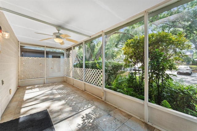 2373 Hounds Trl, Palm Harbor, FL 34683 - unfurnished sunroom featuring a ceiling fan