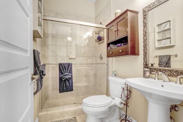 18929 Crescent Rd, Odessa, FL 33556 - bathroom featuring toilet, a stall shower, and a sink