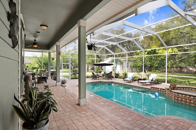 18929 Crescent Rd, Odessa, FL 33556 - swimming pool with a patio area, glass enclosure, a hot tub, and a ceiling fan