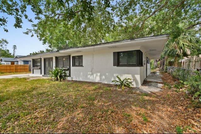 2026 Cocoanut Ave, Sarasota, FL 34234 - ranch-style house with fence and stucco siding