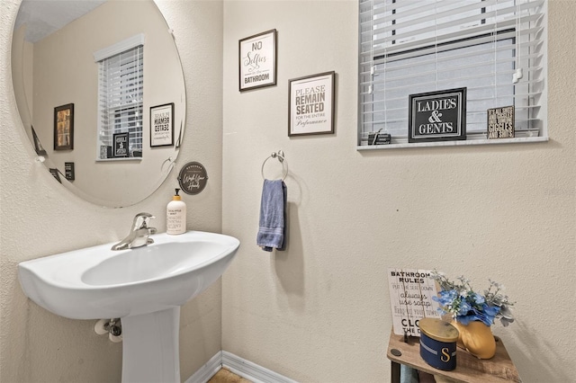 bathroom featuring a sink