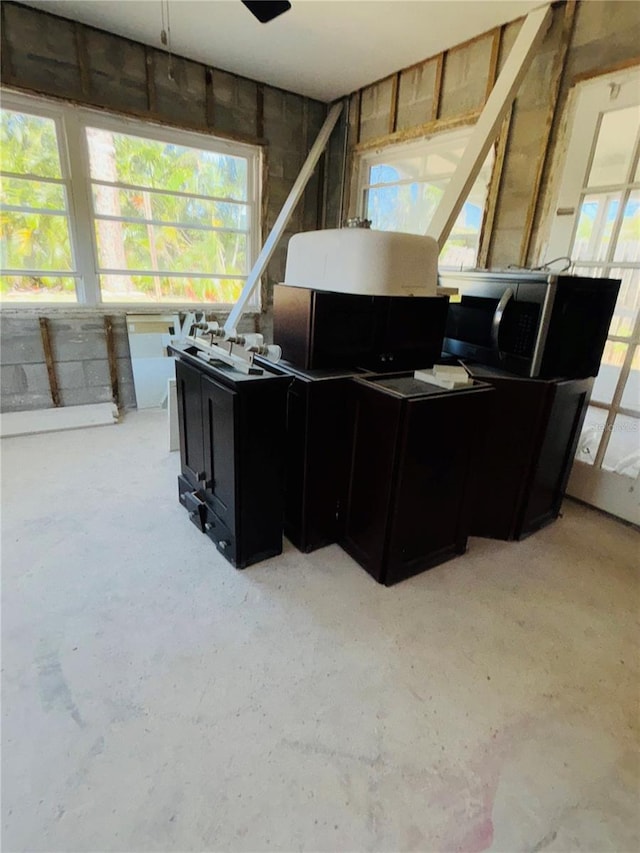 4218 Carson St NE, Saint Petersburg, FL 33703 - office space with concrete floors